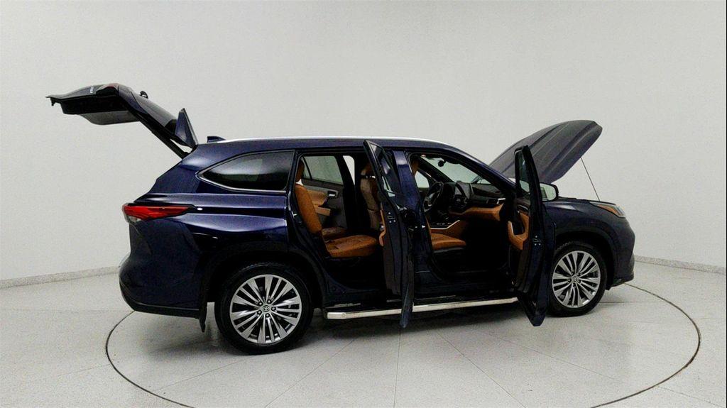 used 2022 Toyota Highlander Hybrid car, priced at $38,491