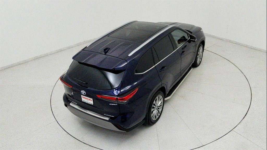 used 2022 Toyota Highlander Hybrid car, priced at $38,491