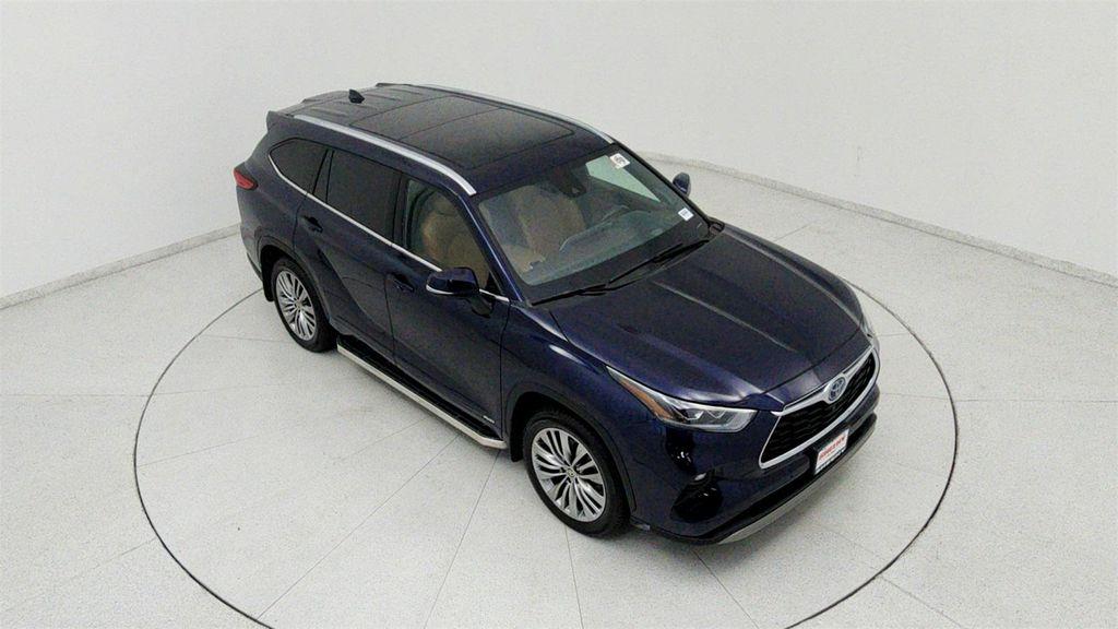 used 2022 Toyota Highlander Hybrid car, priced at $38,491