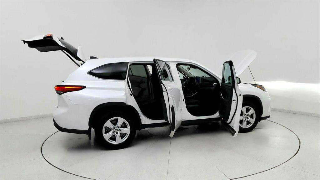 used 2023 Toyota Highlander car, priced at $27,691