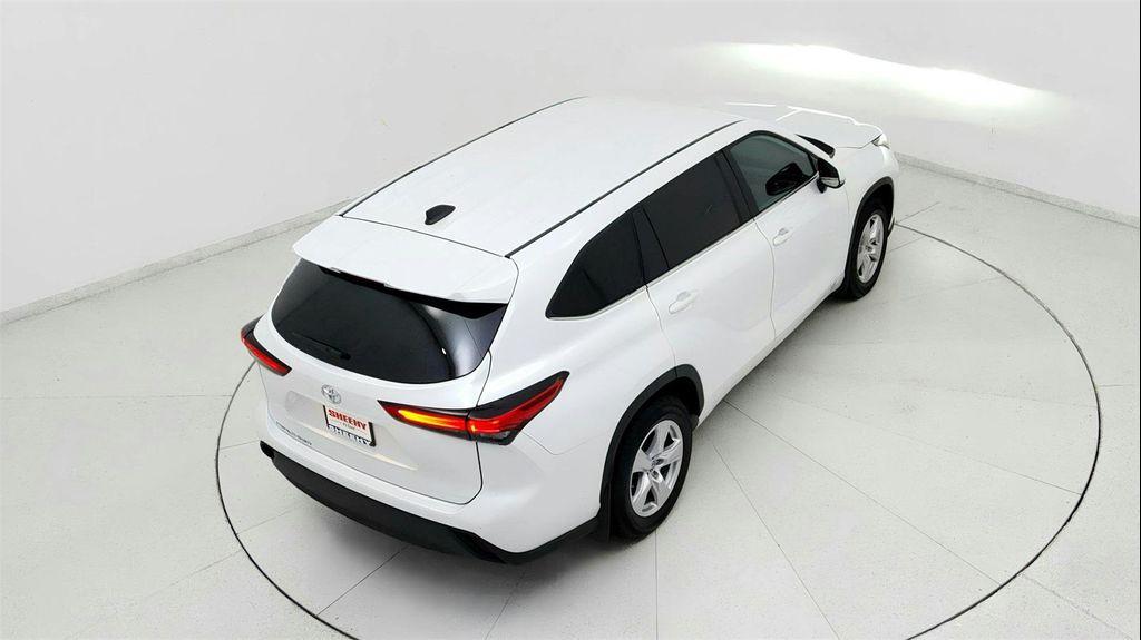 used 2023 Toyota Highlander car, priced at $27,691