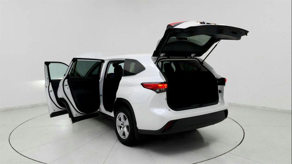 used 2023 Toyota Highlander car, priced at $27,691