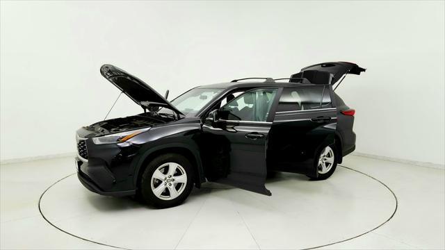 used 2023 Toyota Highlander car, priced at $32,891