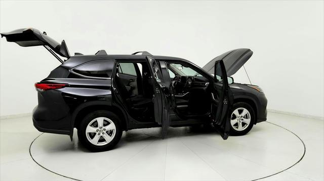 used 2023 Toyota Highlander car, priced at $32,891
