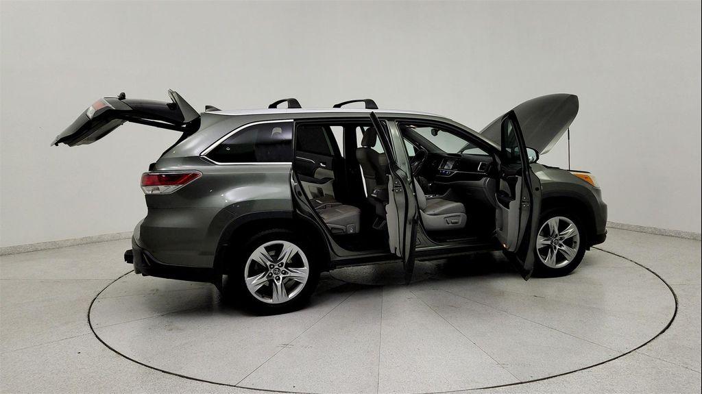 used 2016 Toyota Highlander car, priced at $18,791