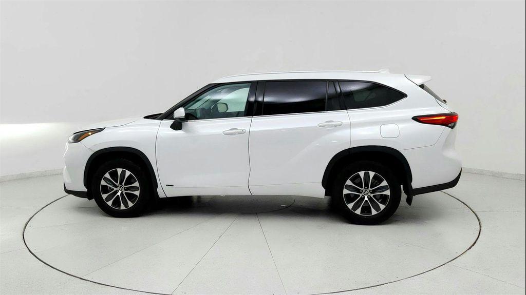 used 2022 Toyota Highlander Hybrid car, priced at $41,091