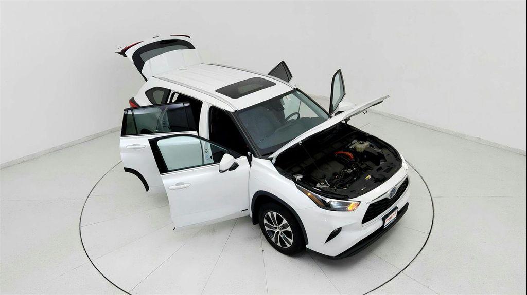 used 2022 Toyota Highlander Hybrid car, priced at $41,091