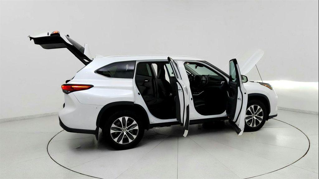 used 2022 Toyota Highlander Hybrid car, priced at $41,091