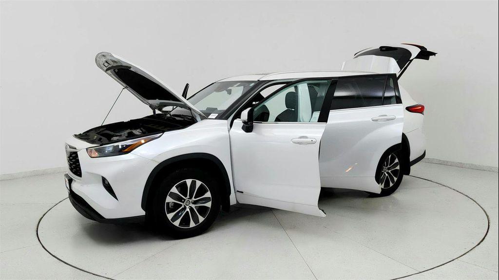 used 2022 Toyota Highlander Hybrid car, priced at $41,091