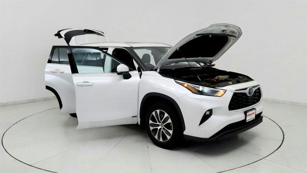 used 2022 Toyota Highlander Hybrid car, priced at $41,091