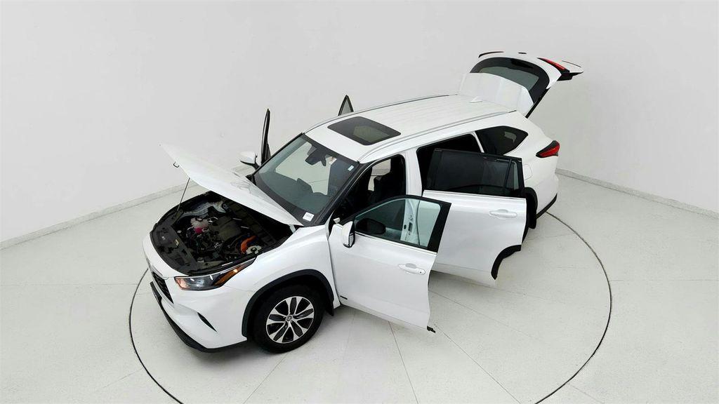 used 2022 Toyota Highlander Hybrid car, priced at $41,091