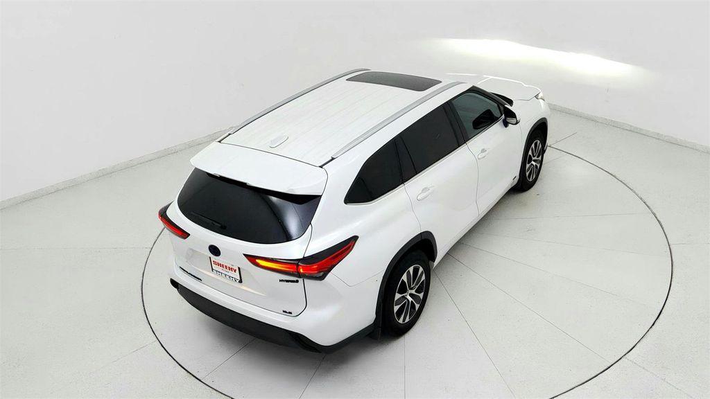 used 2022 Toyota Highlander Hybrid car, priced at $41,091