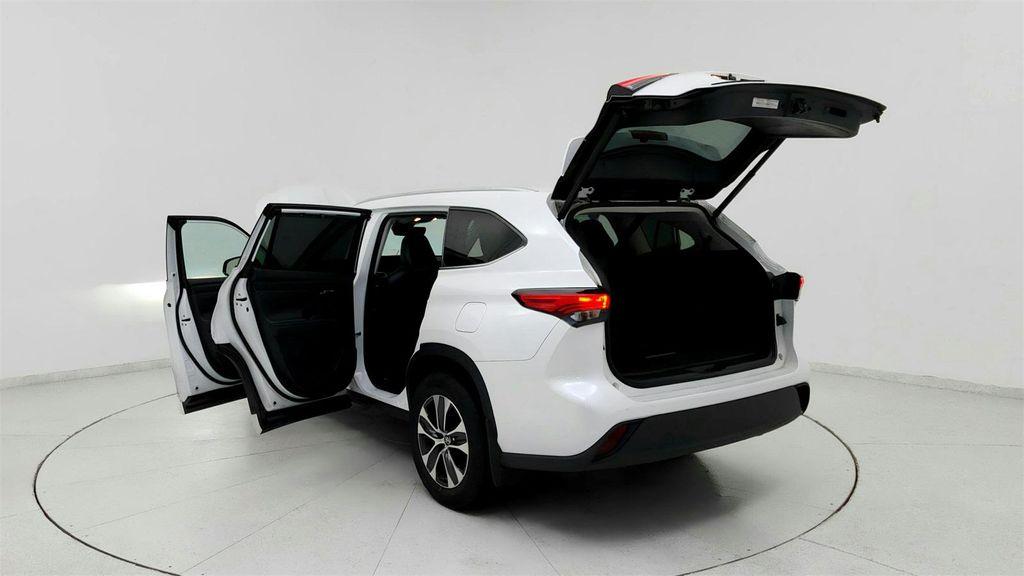used 2022 Toyota Highlander Hybrid car, priced at $41,091