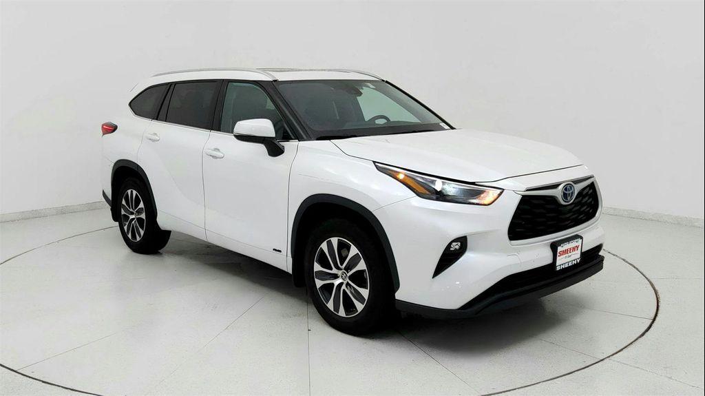 used 2022 Toyota Highlander Hybrid car, priced at $41,091
