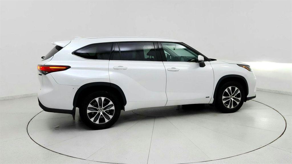 used 2022 Toyota Highlander Hybrid car, priced at $41,091
