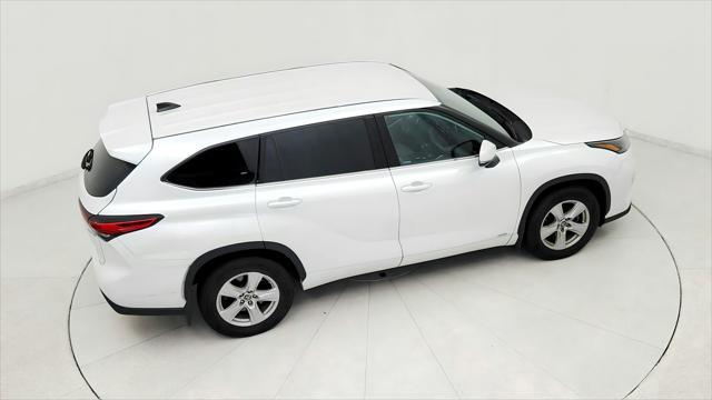 used 2022 Toyota Highlander Hybrid car, priced at $31,591