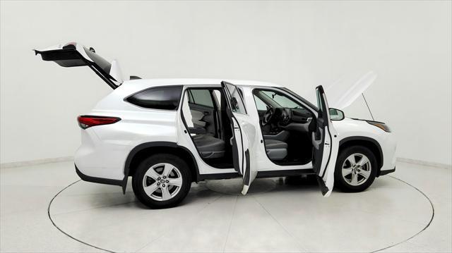 used 2022 Toyota Highlander Hybrid car, priced at $31,591