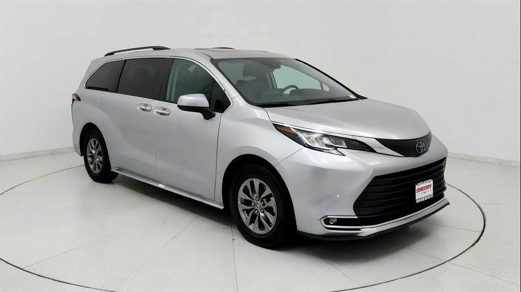 used 2023 Toyota Sienna car, priced at $38,191