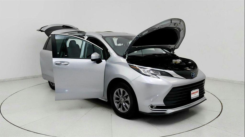 used 2023 Toyota Sienna car, priced at $38,191