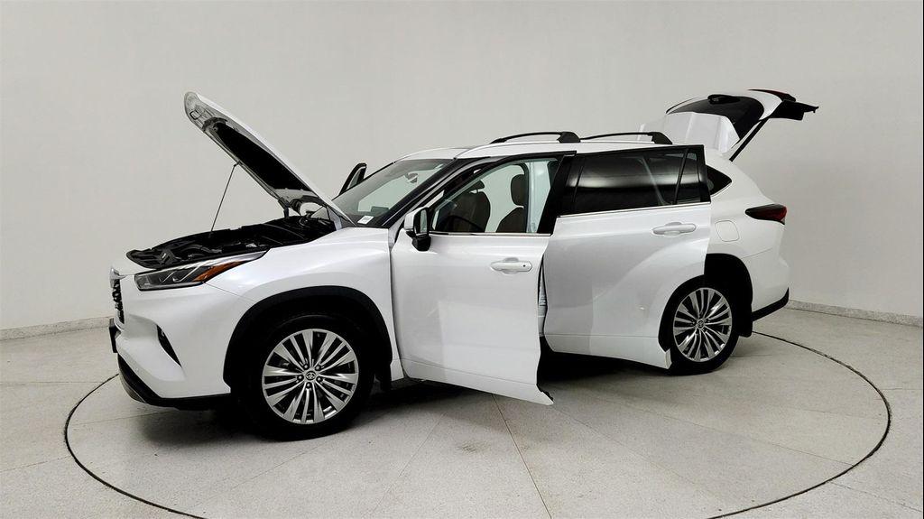 used 2024 Toyota Highlander car, priced at $47,991