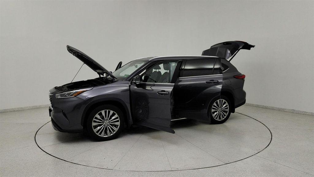 used 2022 Toyota Highlander car, priced at $36,591