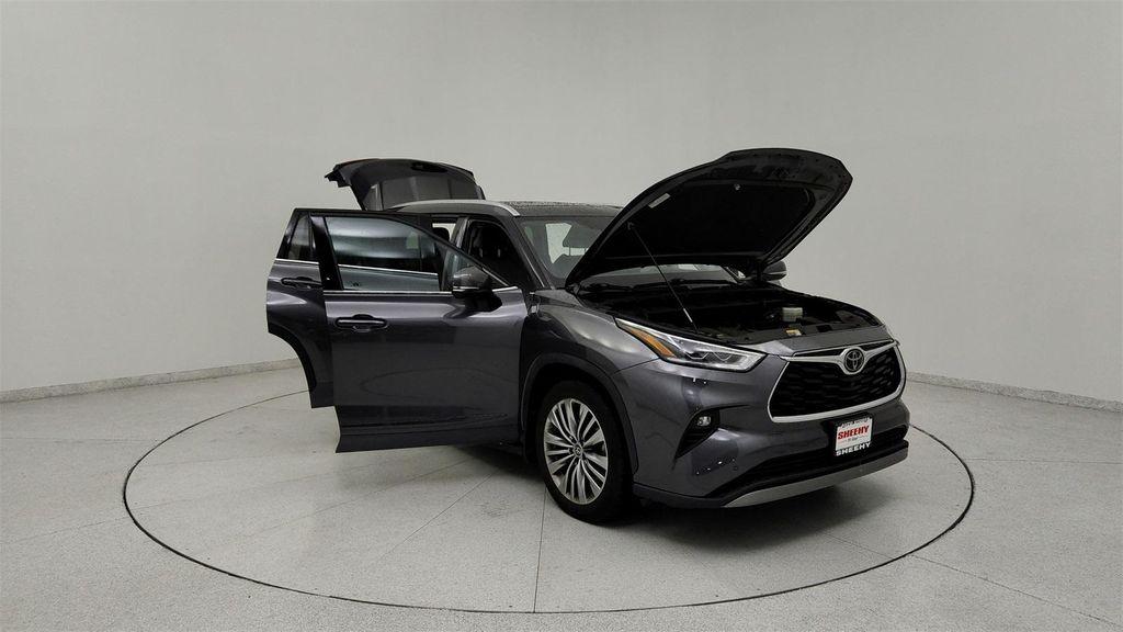used 2022 Toyota Highlander car, priced at $36,591