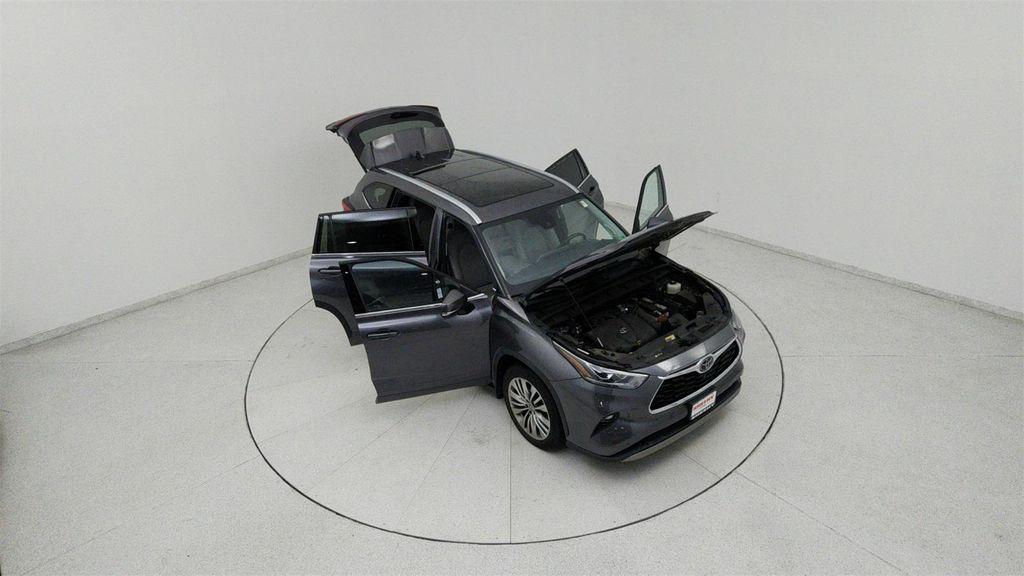 used 2022 Toyota Highlander car, priced at $36,591