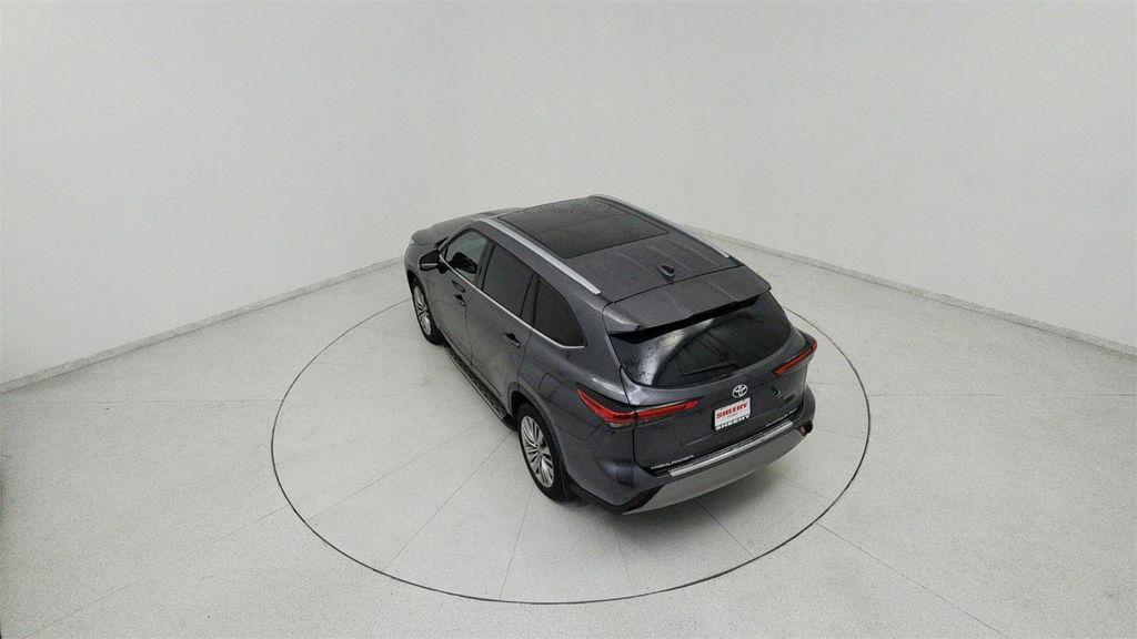 used 2022 Toyota Highlander car, priced at $36,591