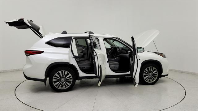 used 2021 Toyota Highlander Hybrid car, priced at $37,891