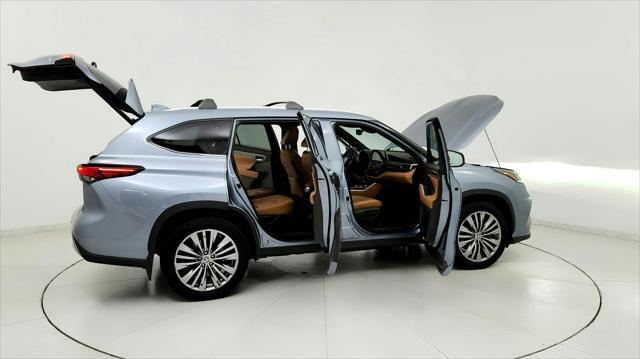 used 2020 Toyota Highlander Hybrid car, priced at $35,191