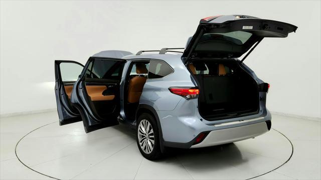 used 2020 Toyota Highlander Hybrid car, priced at $35,191