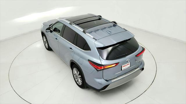 used 2020 Toyota Highlander Hybrid car, priced at $35,191