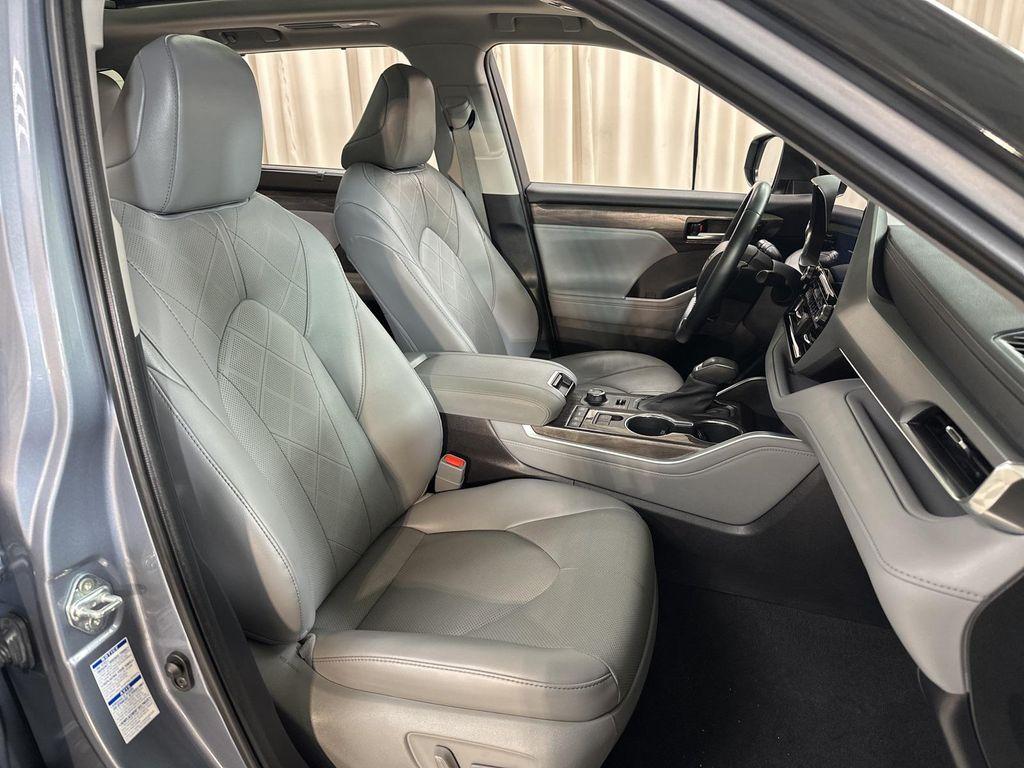 used 2021 Toyota Highlander car, priced at $33,891