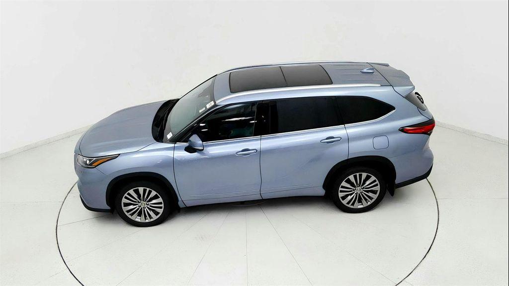 used 2021 Toyota Highlander car, priced at $32,491
