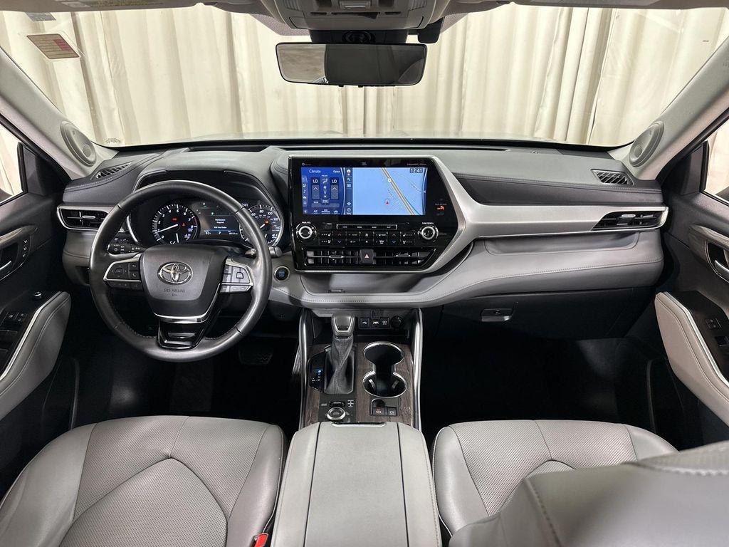 used 2021 Toyota Highlander car, priced at $33,891