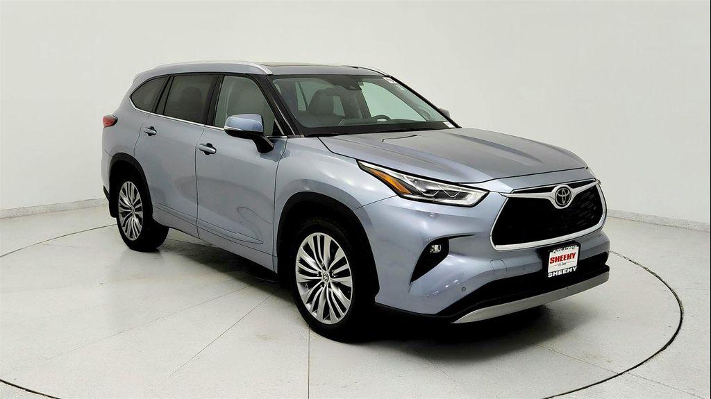 used 2021 Toyota Highlander car, priced at $32,491