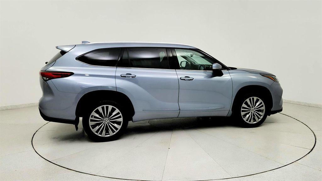used 2021 Toyota Highlander car, priced at $32,491