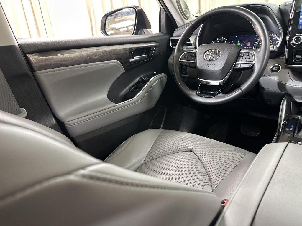 used 2021 Toyota Highlander car, priced at $33,891