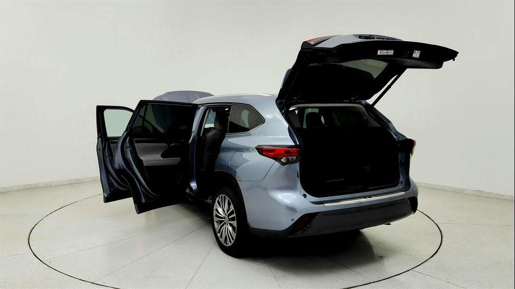 used 2021 Toyota Highlander car, priced at $32,491