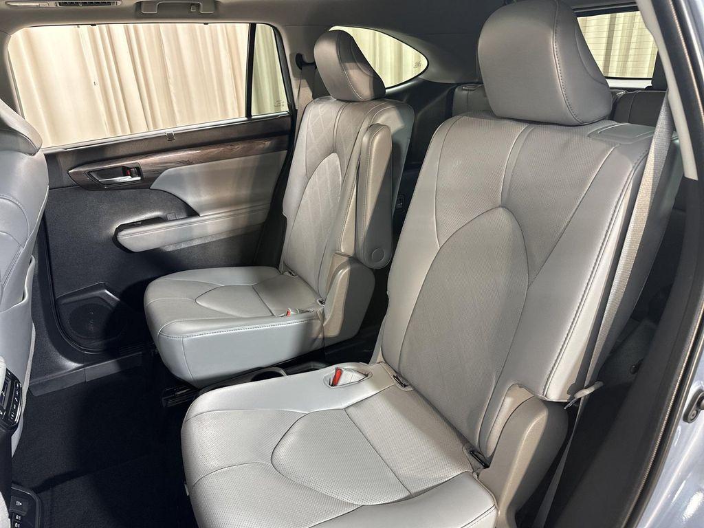 used 2021 Toyota Highlander car, priced at $33,891