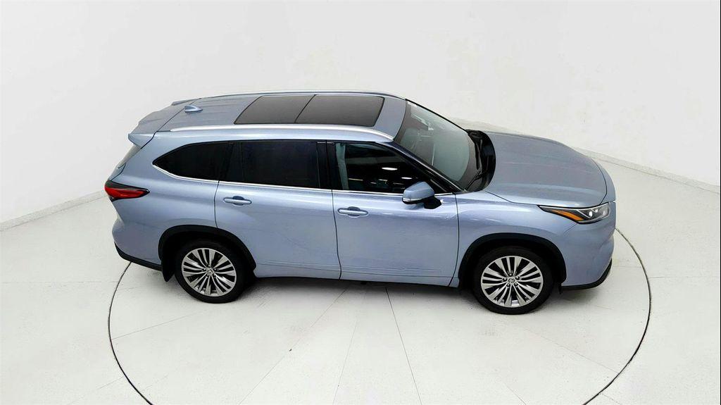 used 2021 Toyota Highlander car, priced at $32,491