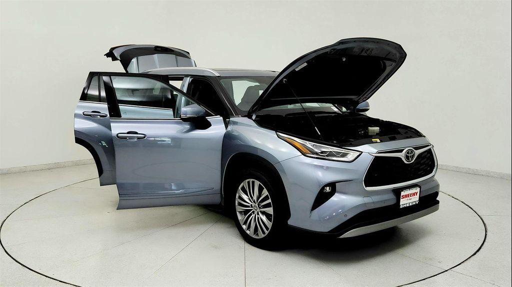 used 2021 Toyota Highlander car, priced at $32,491
