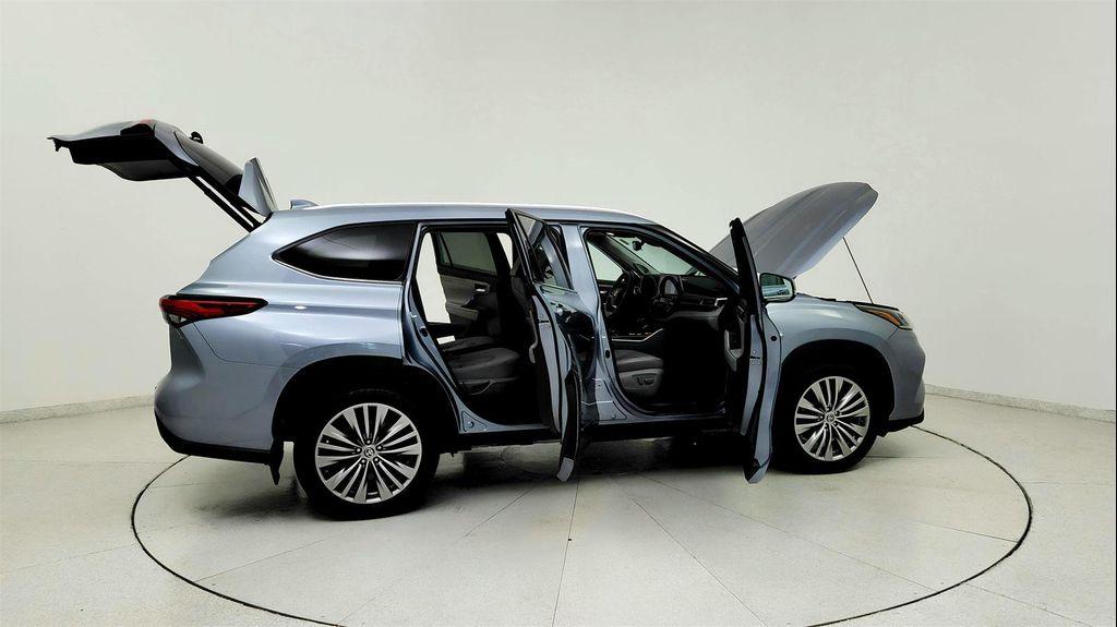 used 2021 Toyota Highlander car, priced at $32,491
