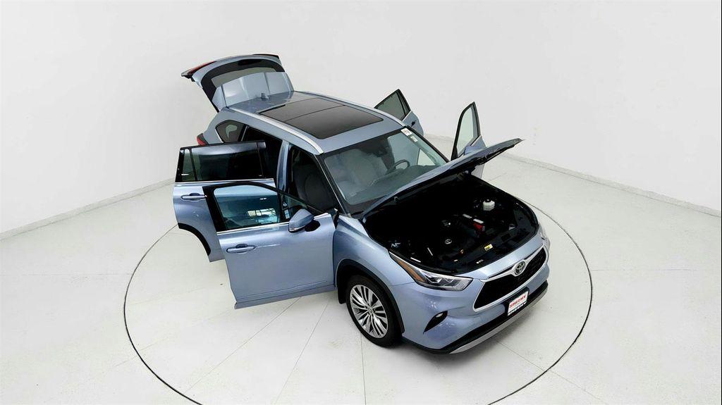 used 2021 Toyota Highlander car, priced at $32,491