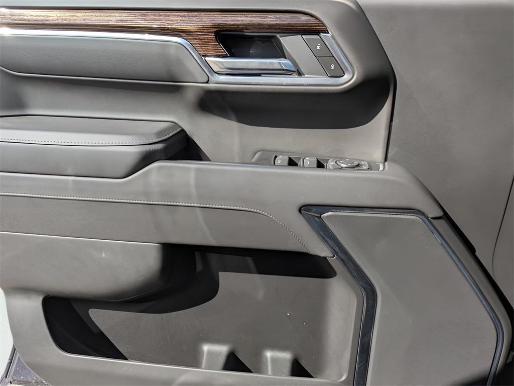 new 2025 GMC Sierra 1500 car, priced at $42,315