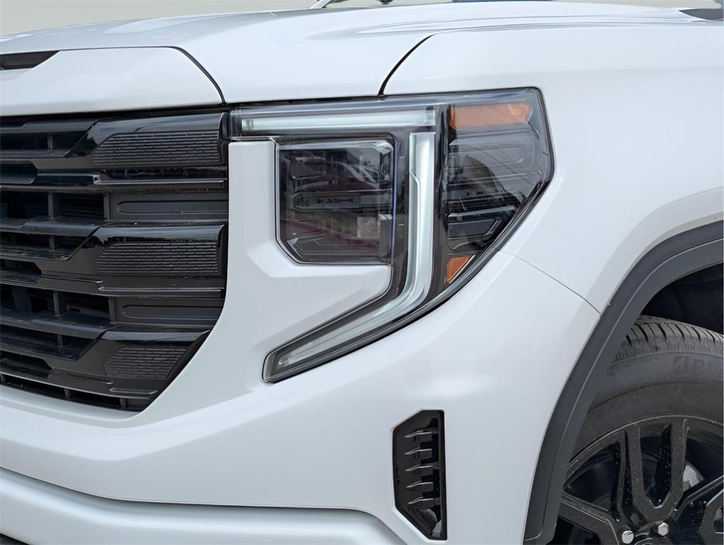 new 2024 GMC Sierra 1500 car, priced at $42,275