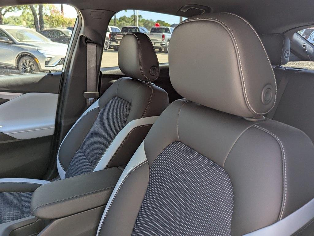 new 2025 Buick Envista car, priced at $26,180