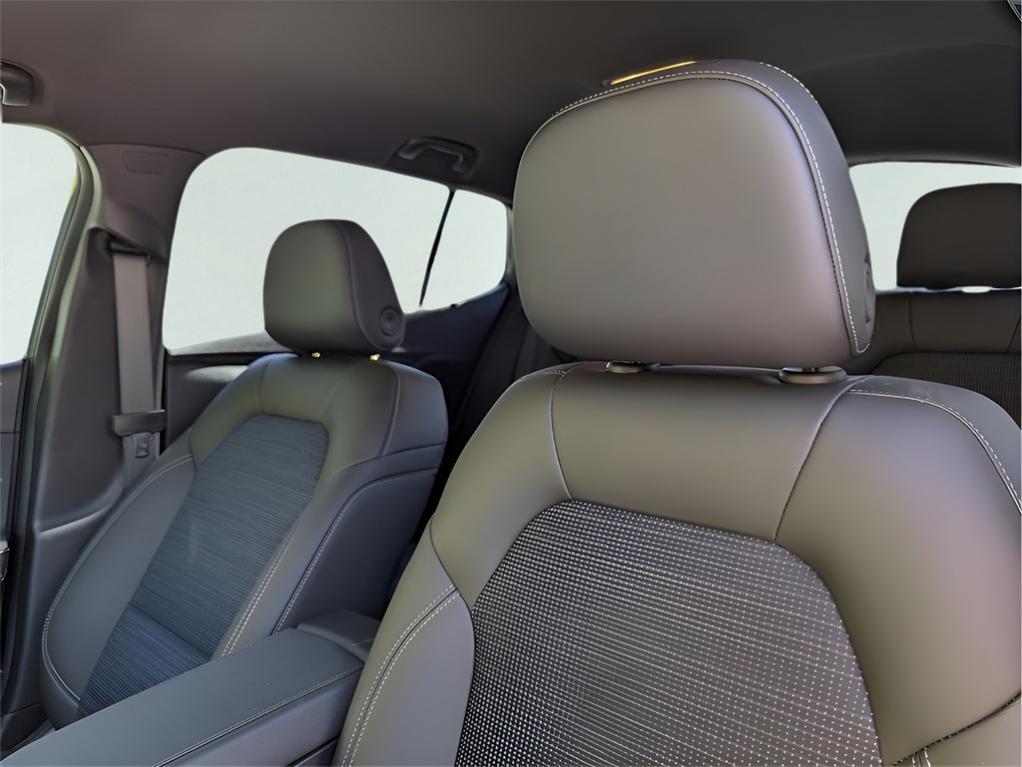 new 2025 Buick Envista car, priced at $24,055