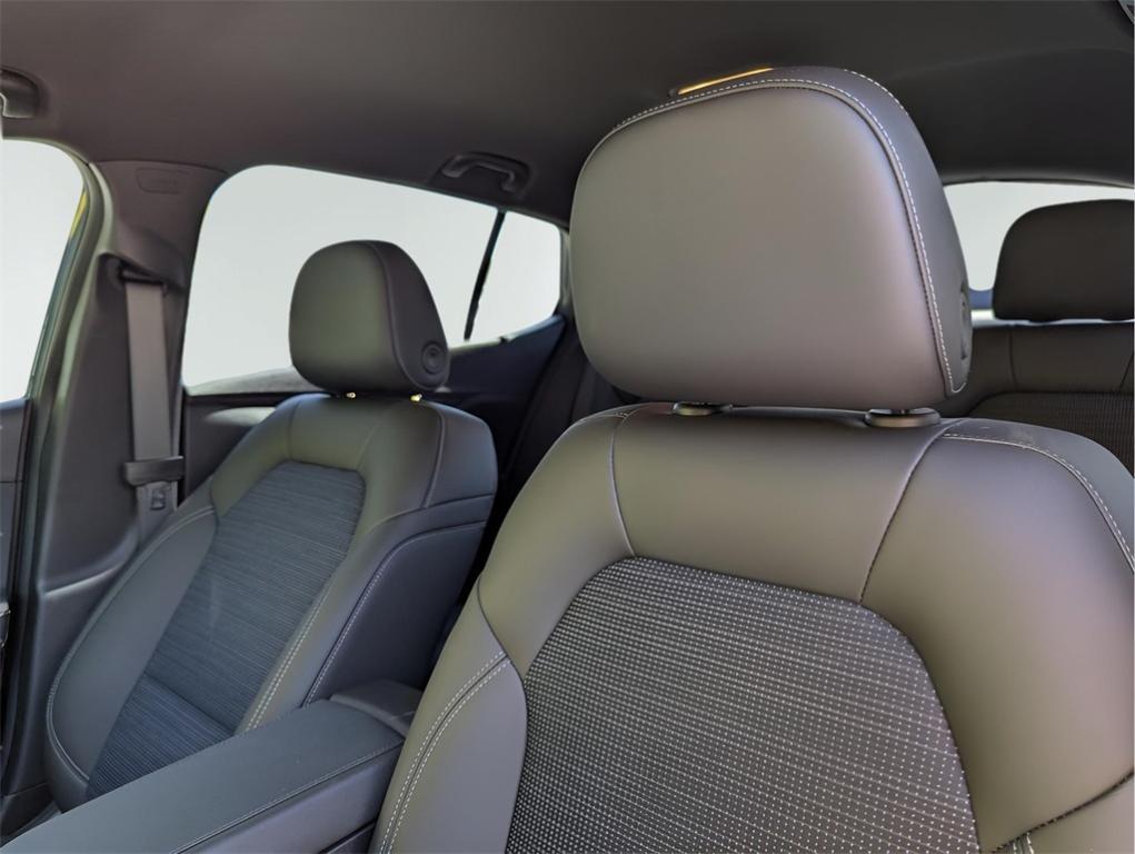 new 2025 Buick Envista car, priced at $27,055