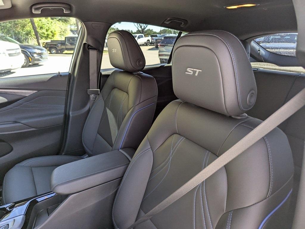 new 2025 Buick Envista car, priced at $26,985